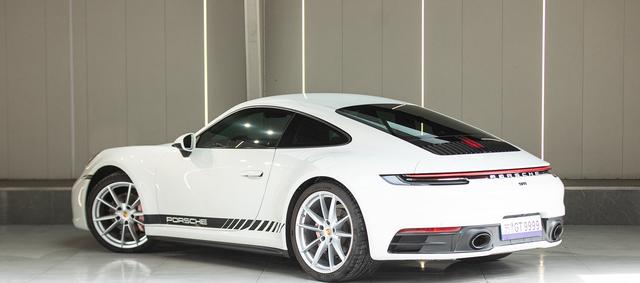 Porsche 911 2023 thumb 2