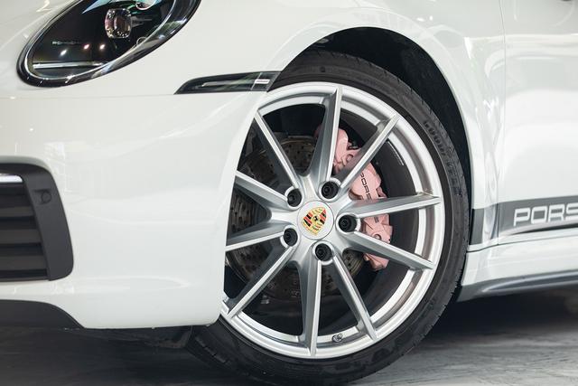 Porsche 911 2023 thumb 3