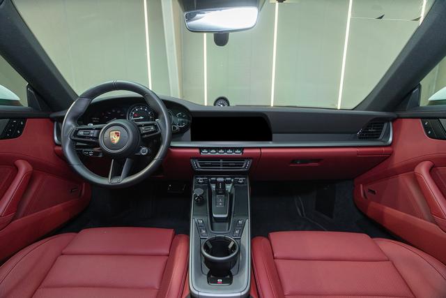 Porsche 911 2023 thumb 10