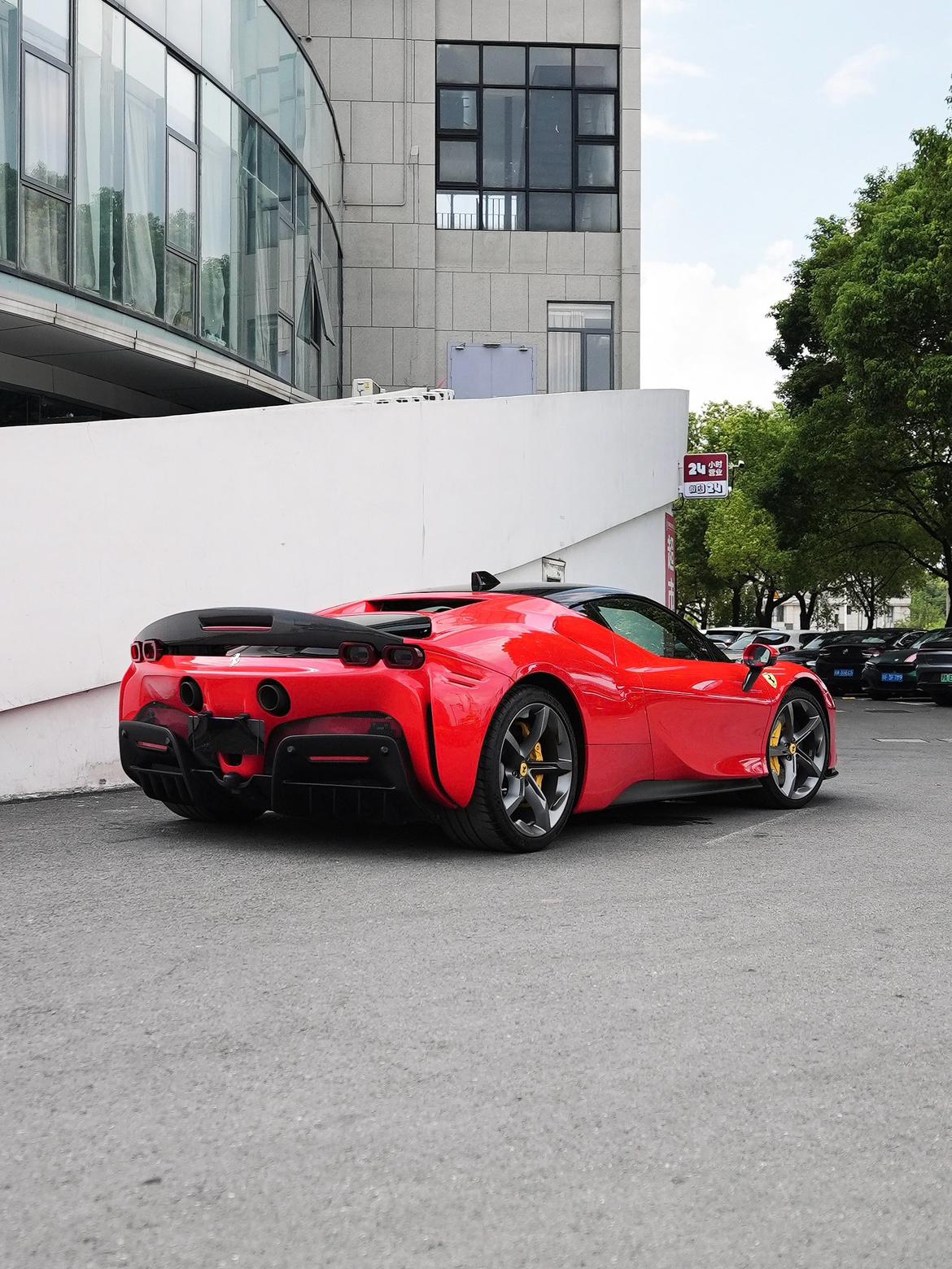 Ferrari SF90 2023 thumb 2