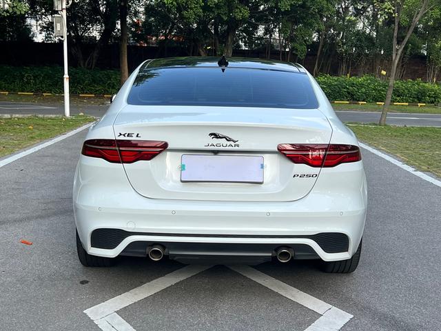 Jaguar XE 2024 thumb 2