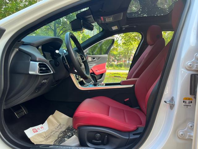 Jaguar XE 2024 thumb 4