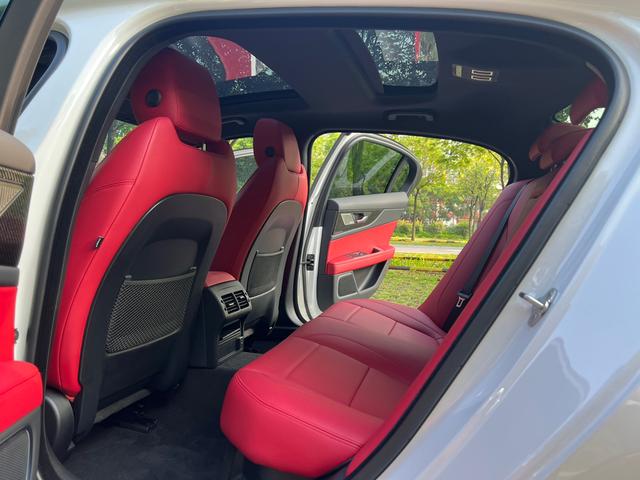 Jaguar XE 2024 thumb 5