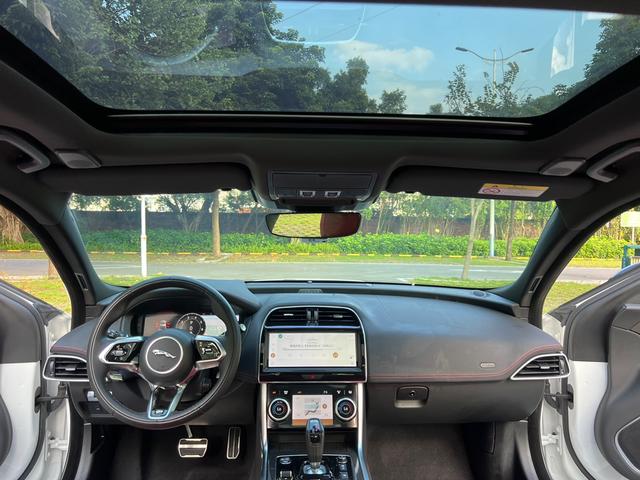 Jaguar XE 2024 thumb 6
