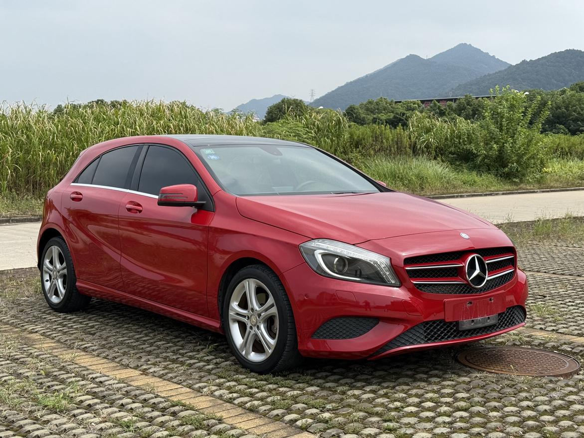 Mercedes-Benz A-Class 2015 thumb 10