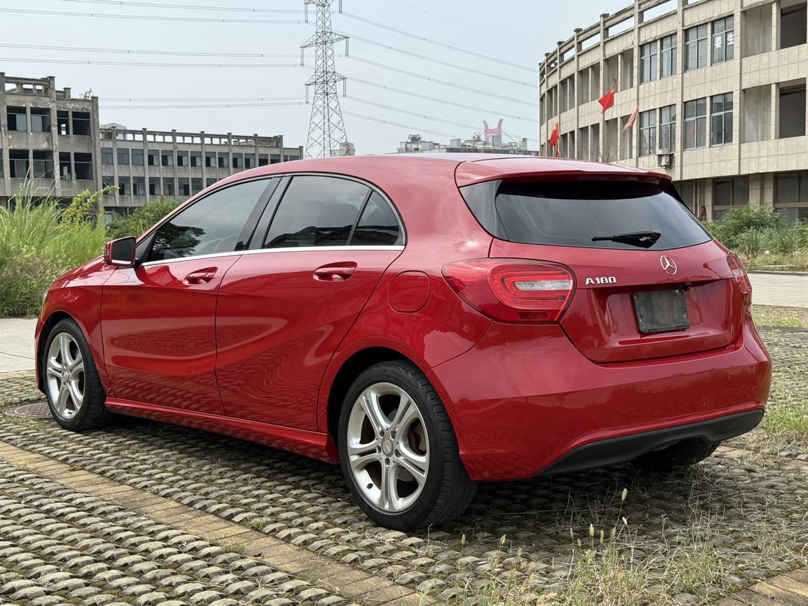 Mercedes-Benz A-Class 2015 thumb 11
