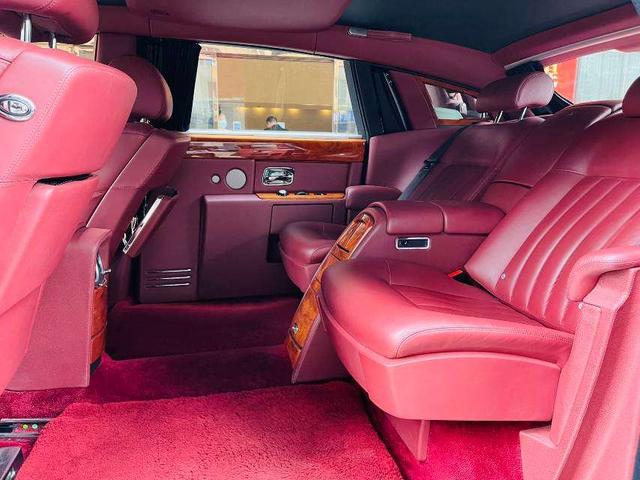 Rolls-Royce Phantom 2012 thumb 6