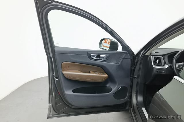 Volvo XC60 2020 thumb 8