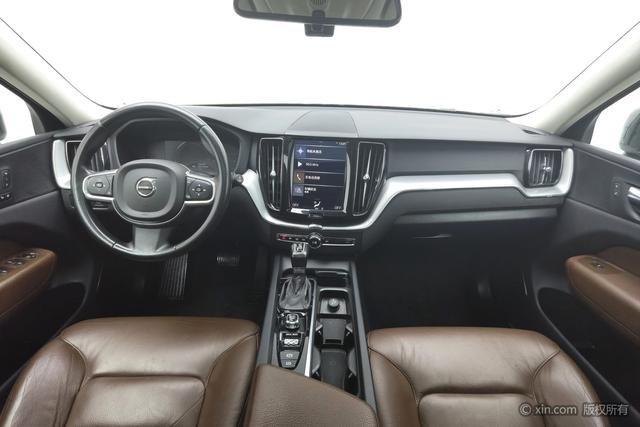 Volvo XC60 2020 thumb 11