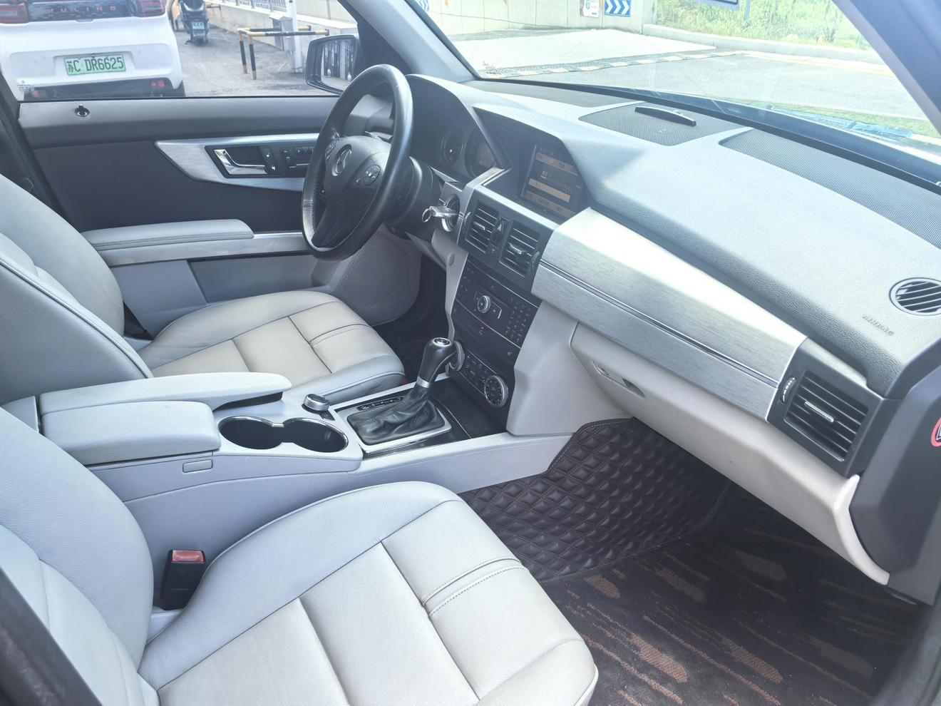 Mercedes-Benz GLK 2010 thumb 10