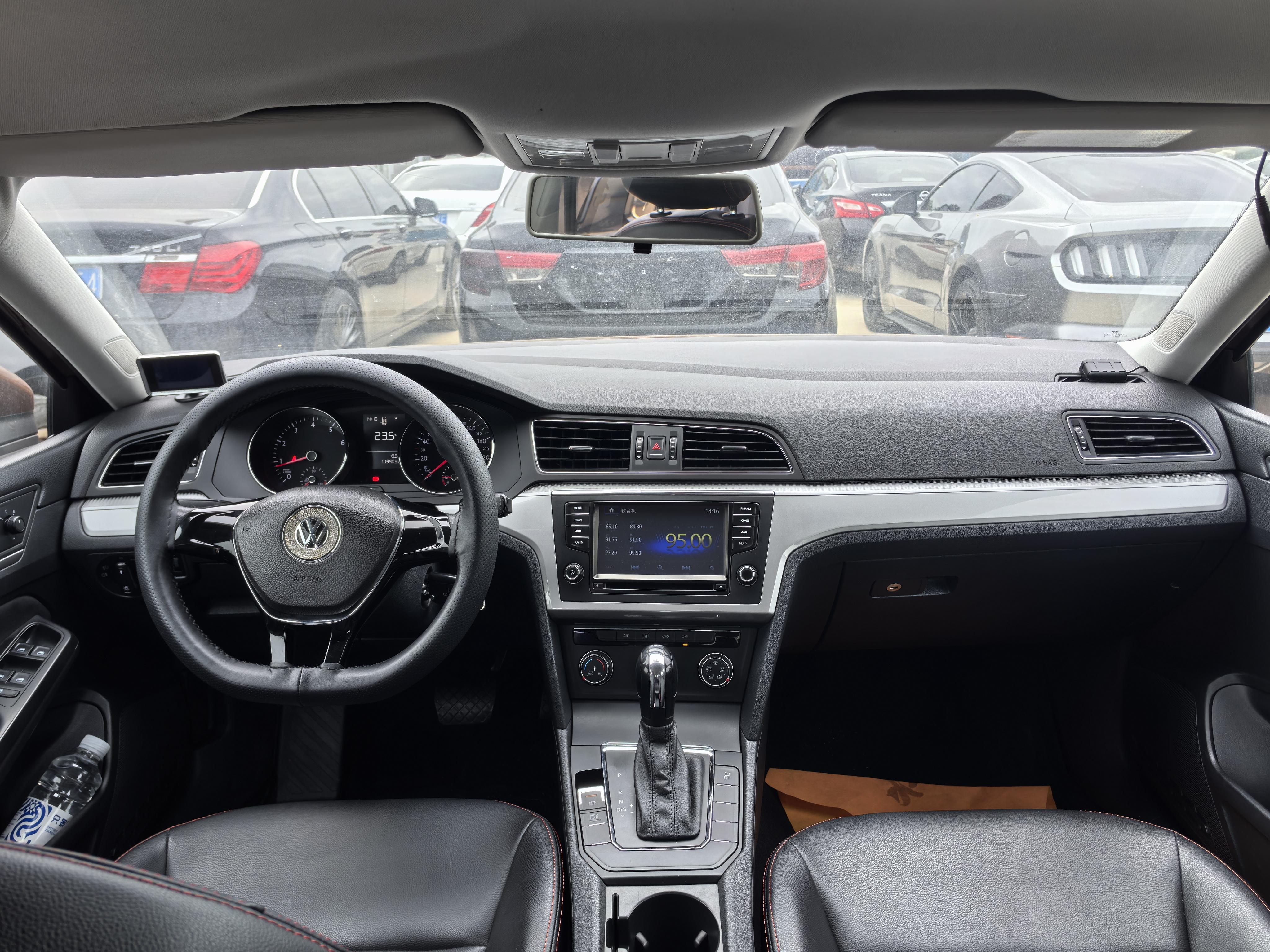 Volkswagen Lamando 2016 thumb 6