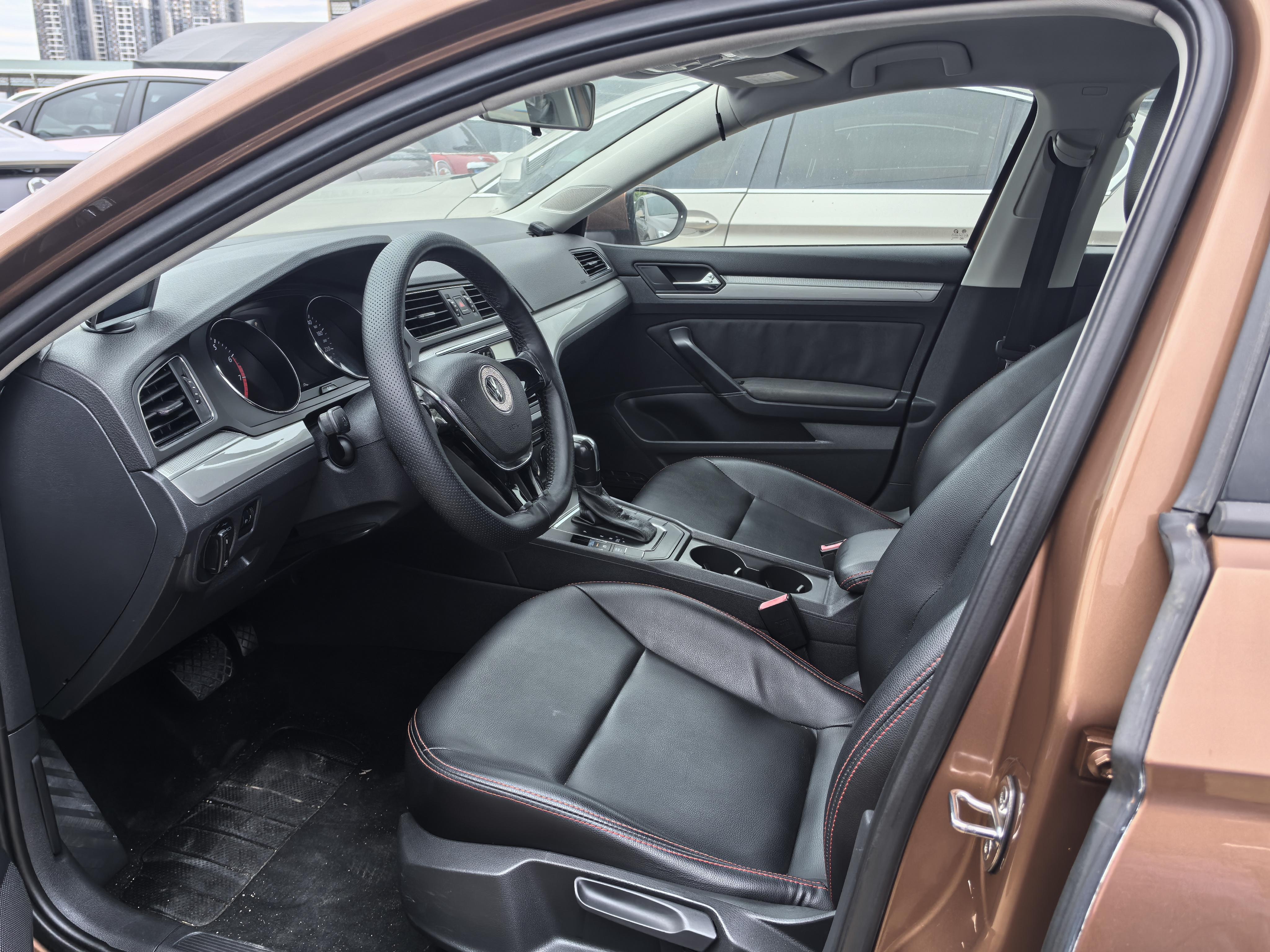 Volkswagen Lamando 2016 thumb 8