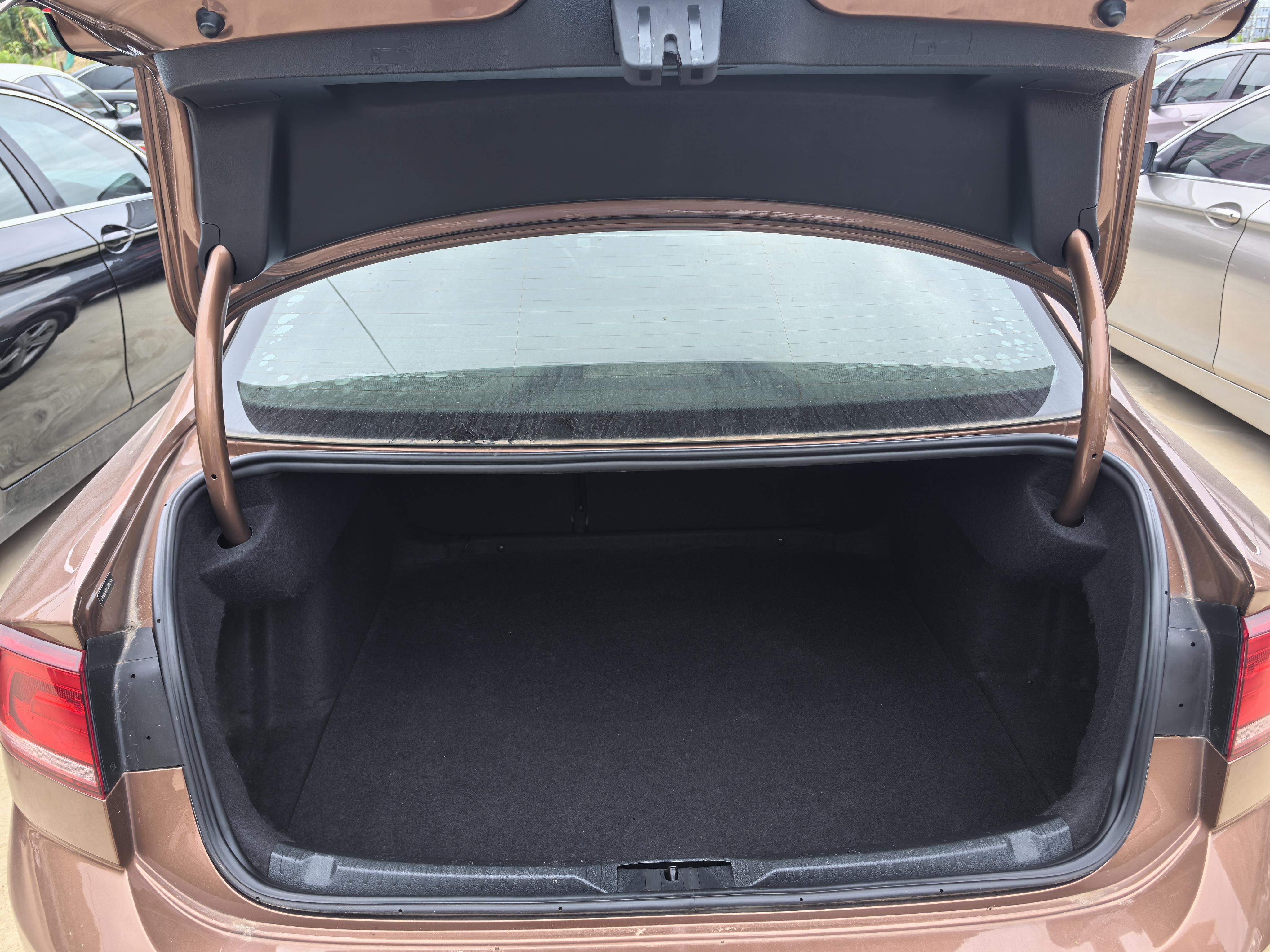Volkswagen Lamando 2016 thumb 10
