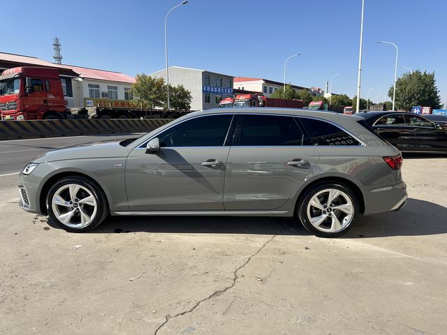 Audi A4 2022 thumb 5