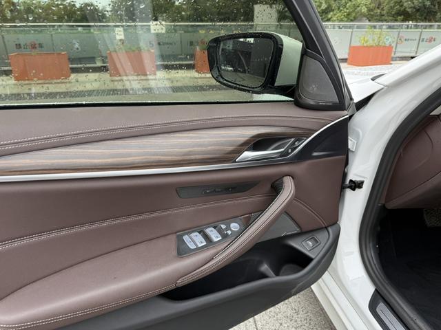 BMW 5 серии 2023 thumb 8