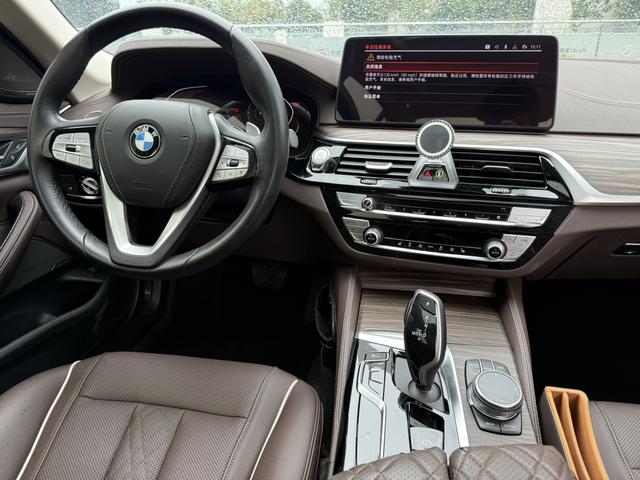 BMW 5 серии 2023 thumb 12