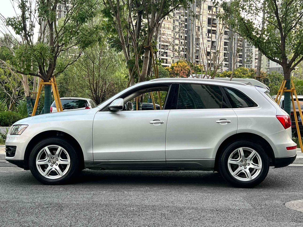 Audi Q5 2012 thumb 2