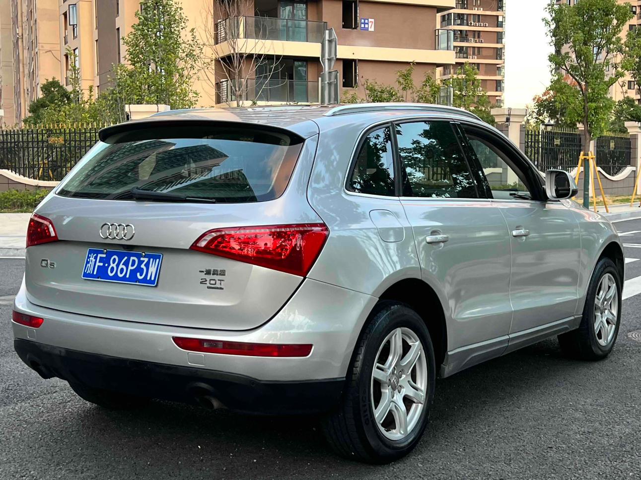 Audi Q5 2012 thumb 5