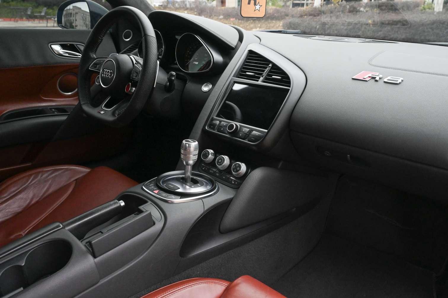 Audi R8 2013 thumb 5