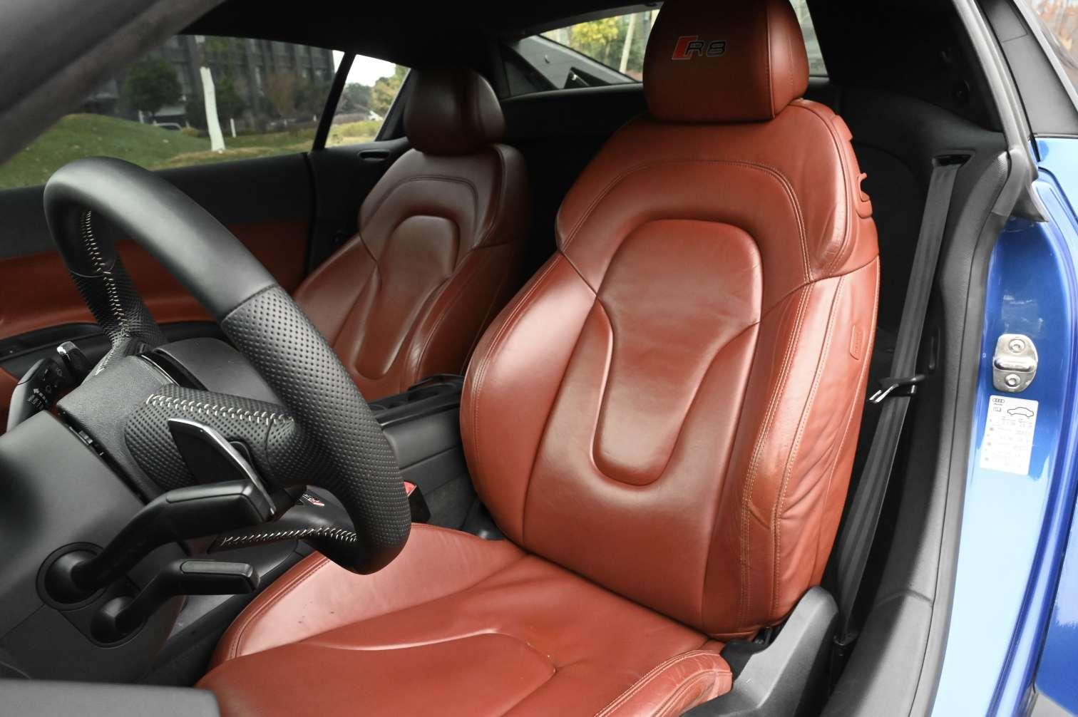 Audi R8 2013 thumb 7