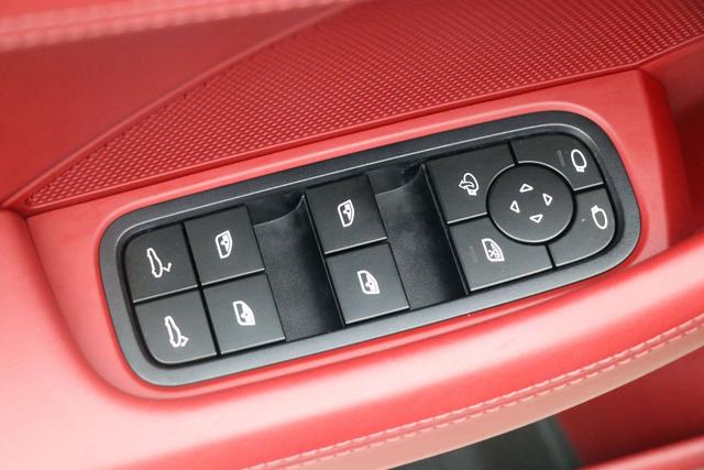 Porsche Panamera 2023 thumb 8