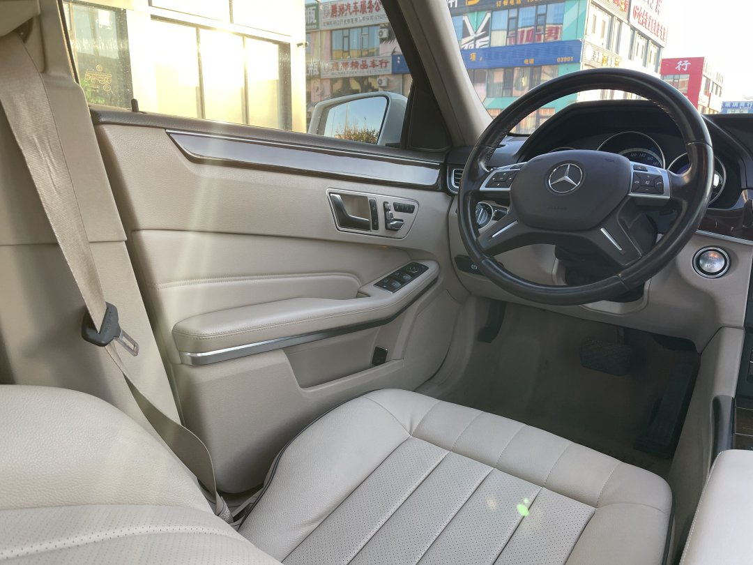 Mercedes-Benz E-Class 2016 thumb 12