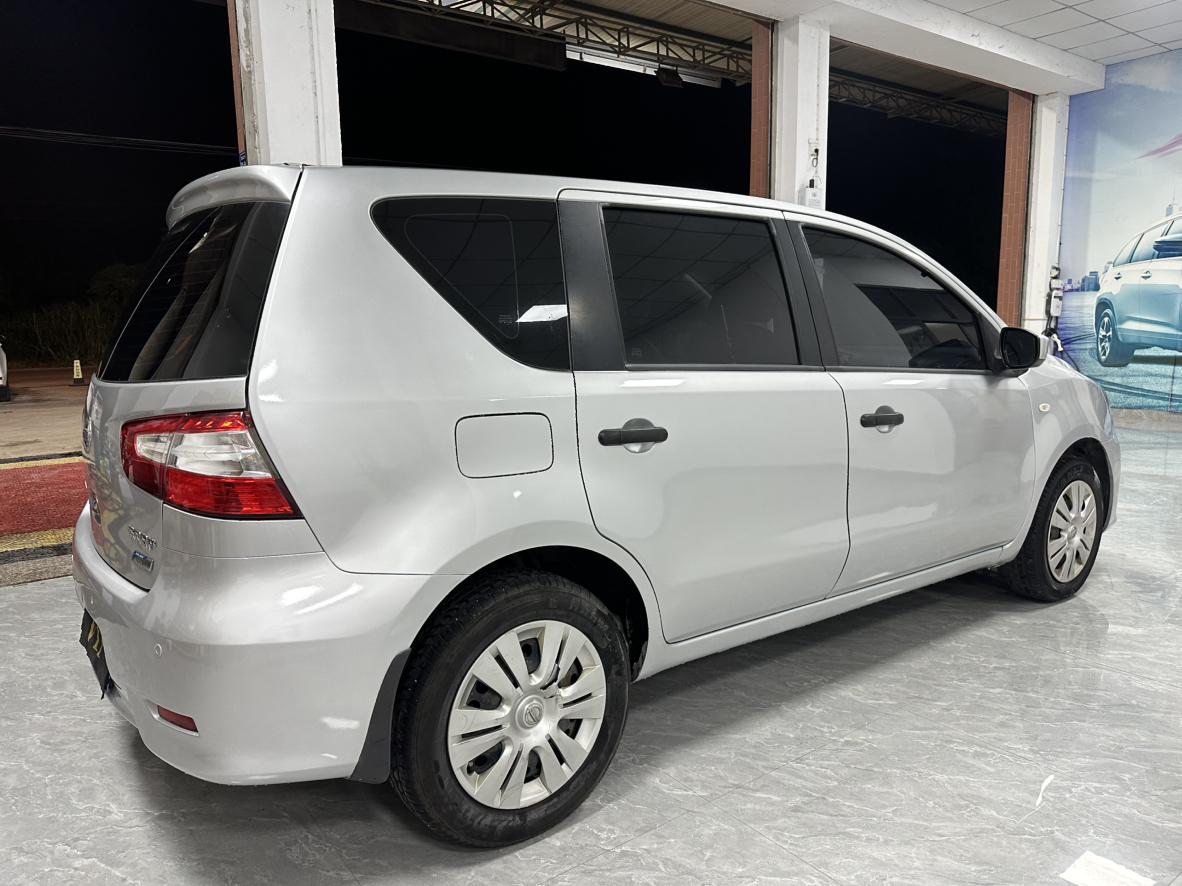 Nissan Livina 2016 thumb 4