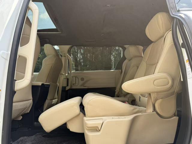 Toyota Sienna 2021 thumb 2
