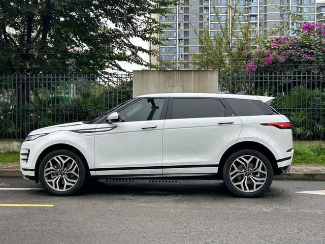 Land Rover Range Rover Velar 2022 thumb 3