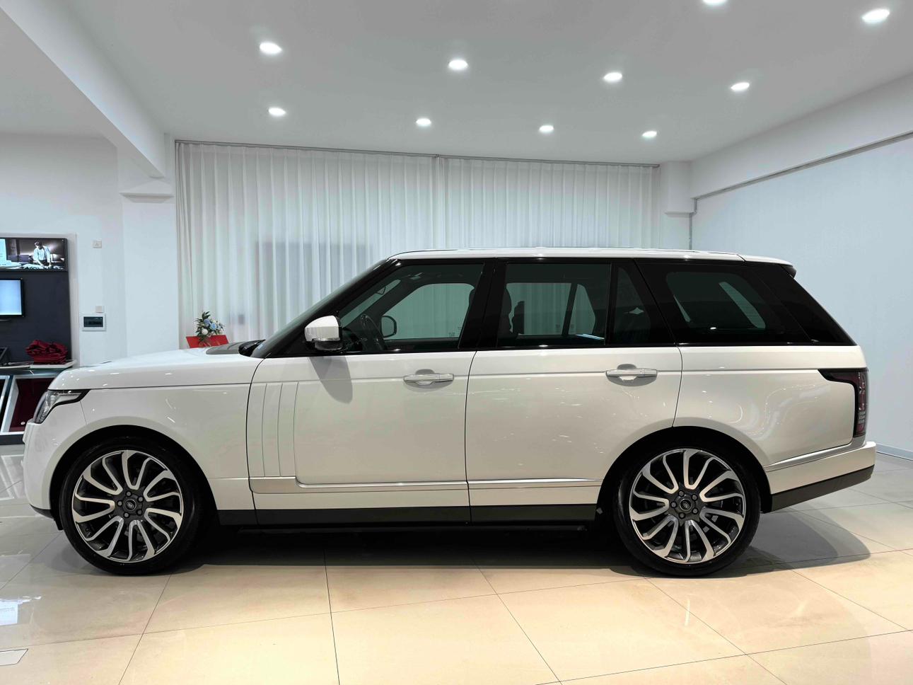 Land Rover Range Rover 2017 thumb 2