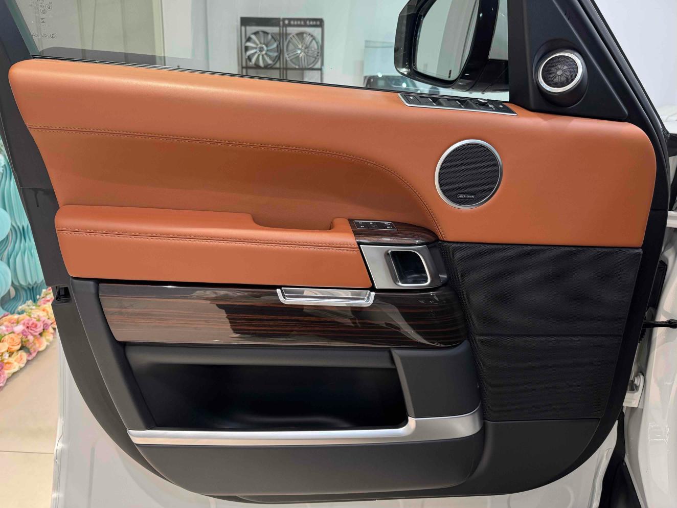 Land Rover Range Rover 2017 thumb 5