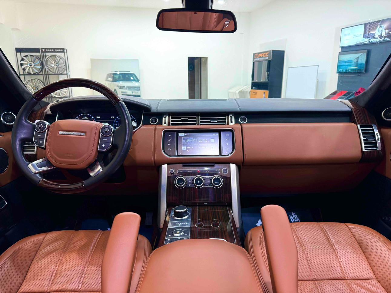 Land Rover Range Rover 2017 thumb 12