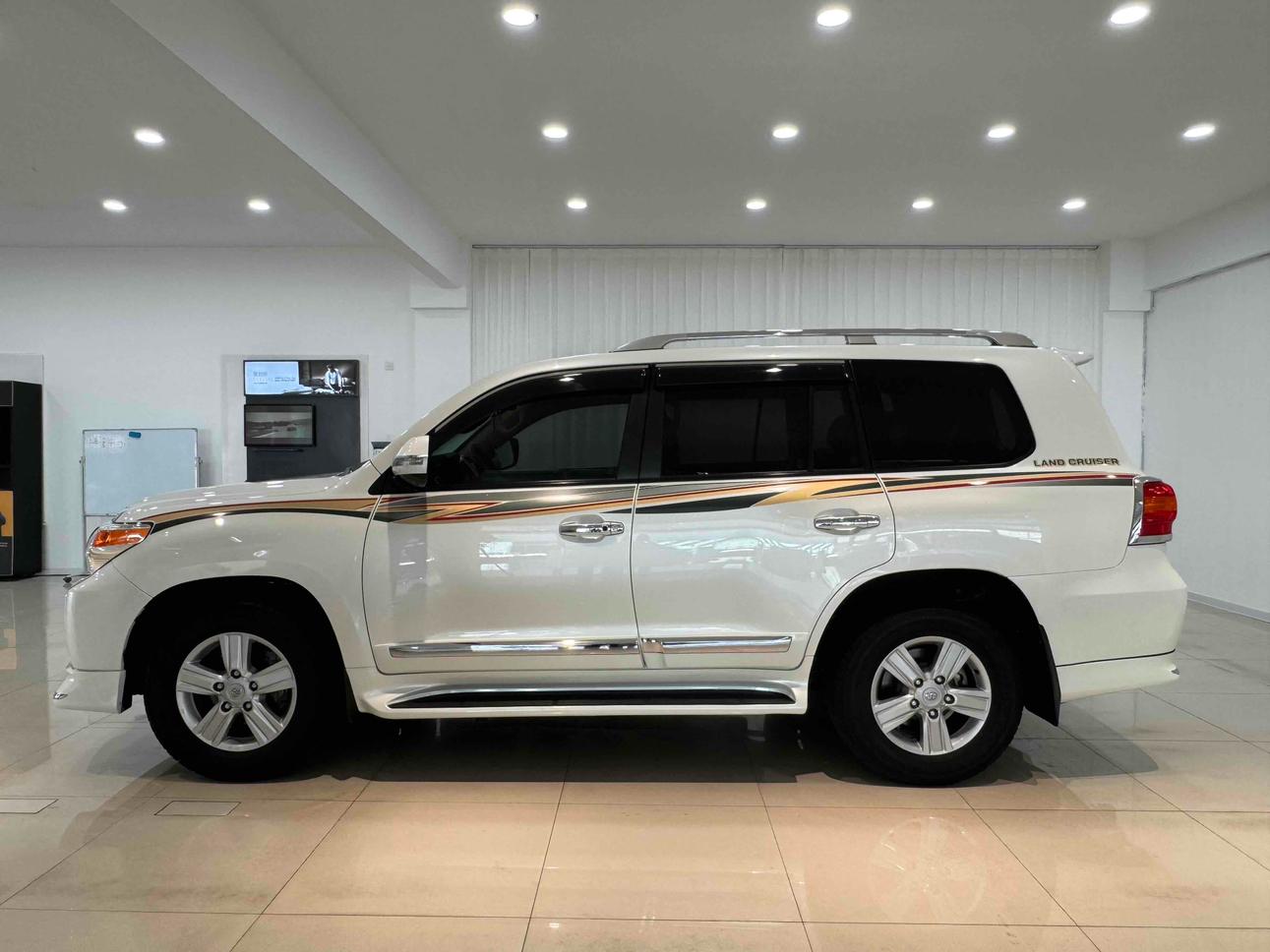 Toyota Land Cruiser 2017 thumb 2