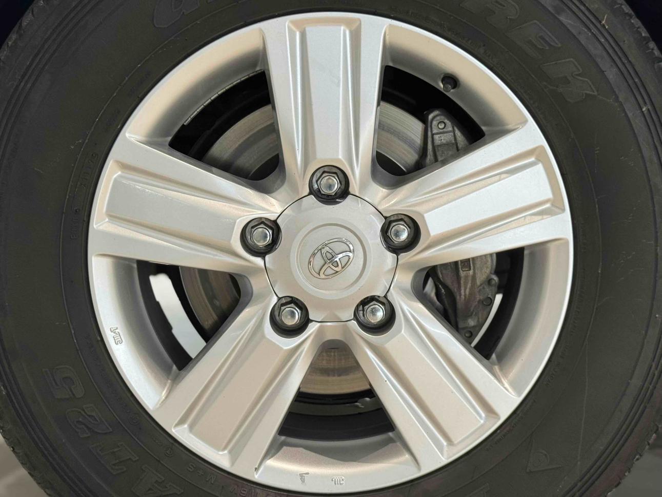 Toyota Land Cruiser 2017 thumb 6