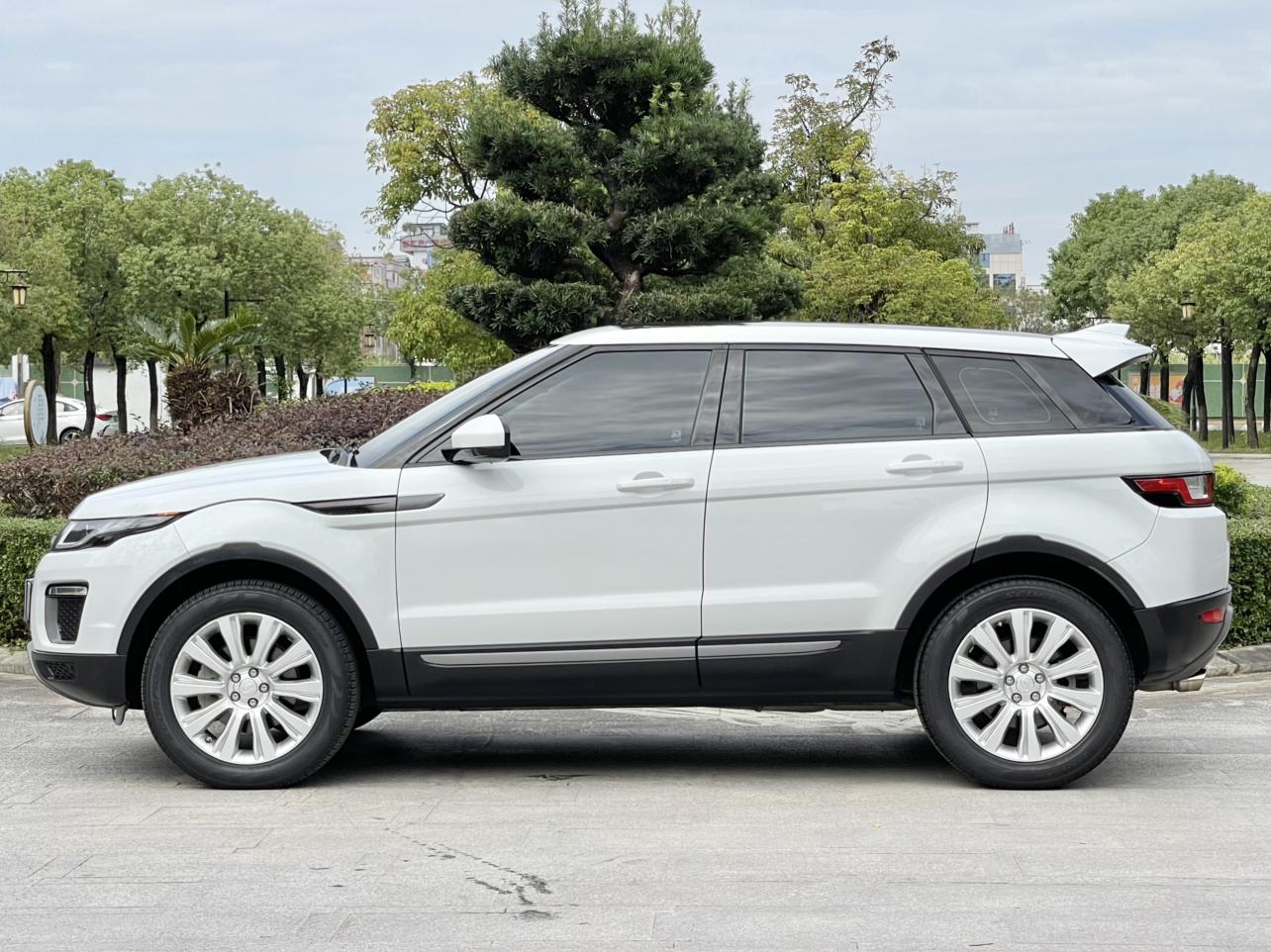 Land Rover Range Rover Velar 2018 thumb 2