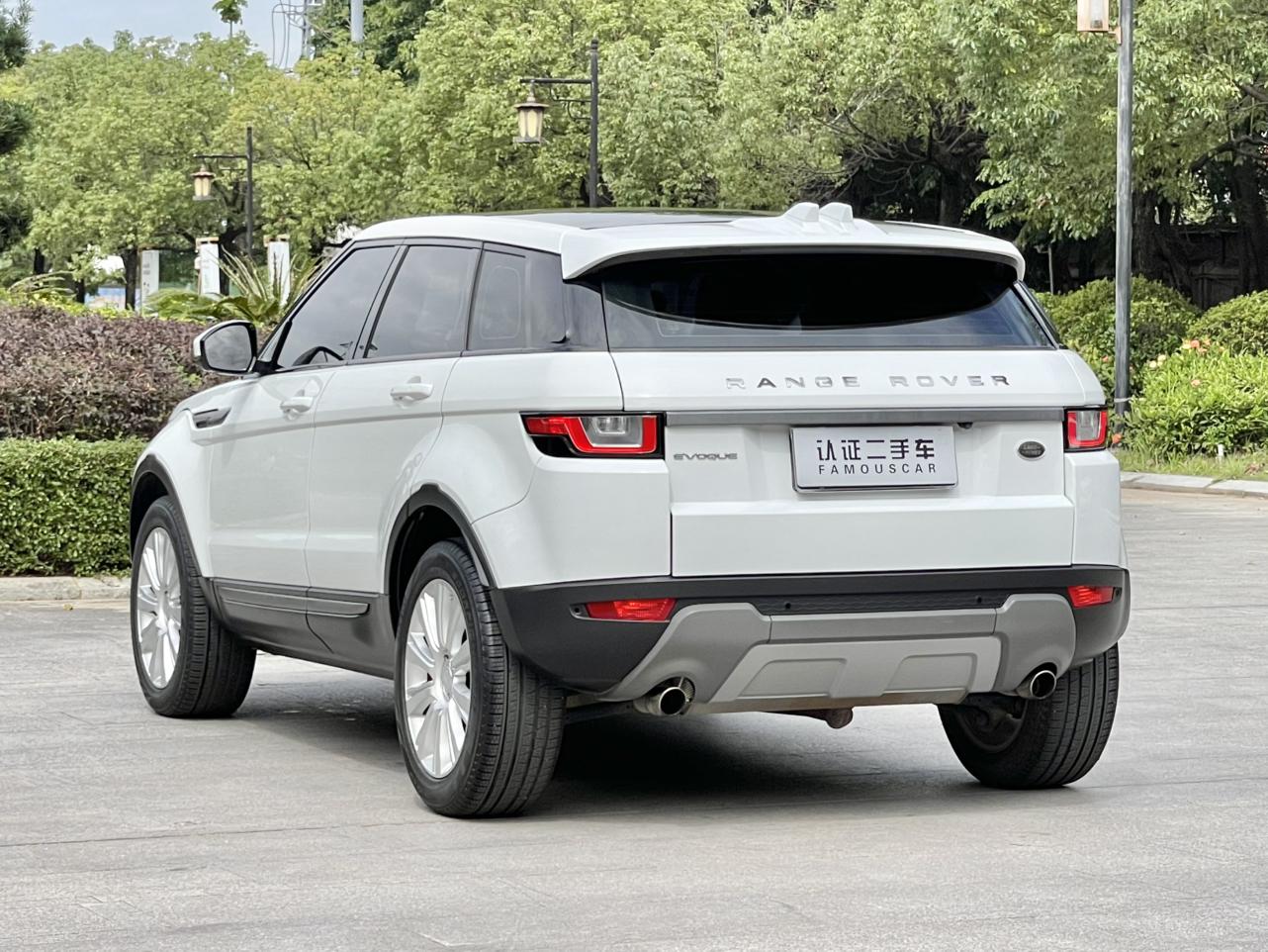 Land Rover Range Rover Velar 2018 thumb 3