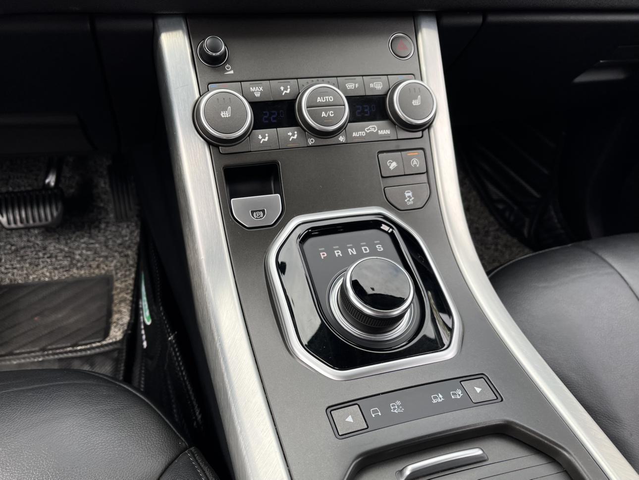 Land Rover Range Rover Velar 2018 thumb 11