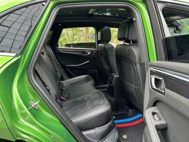 Porsche Macan 2022 thumb 2