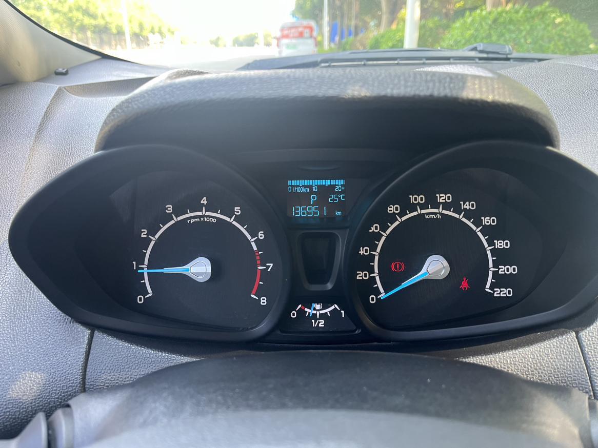 Ford EcoSport 2016 thumb 8