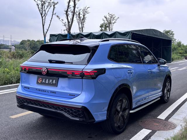 Volkswagen Tiguan 2024 thumb 3