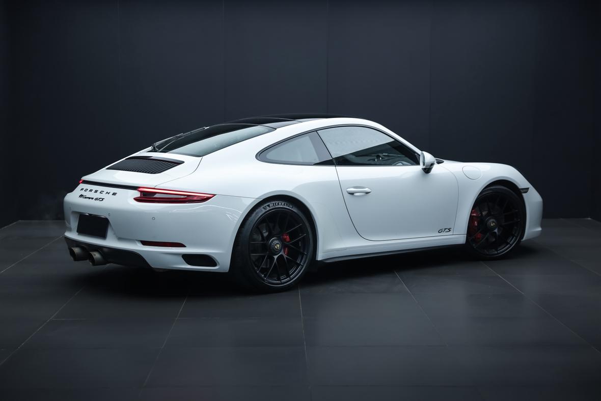Porsche 911 2019 thumb 2