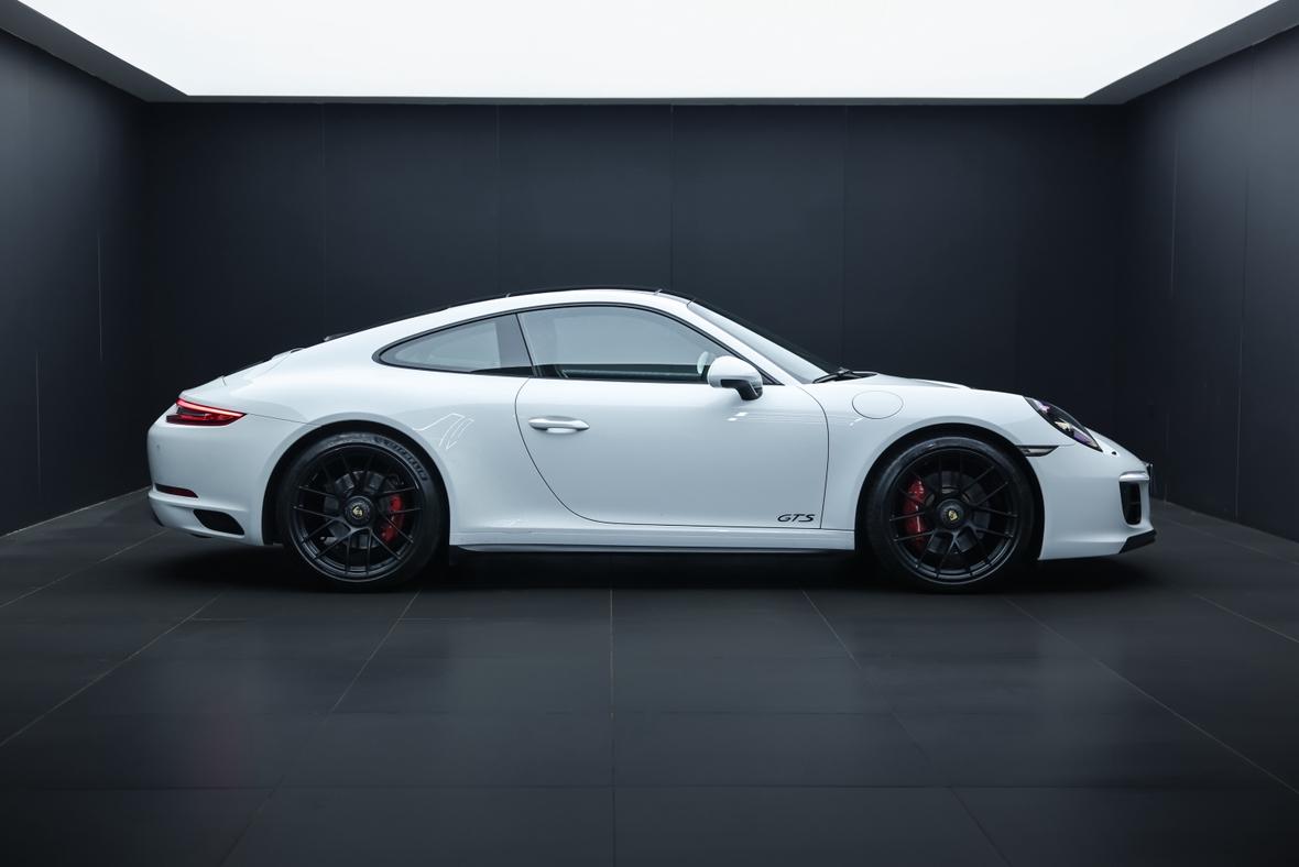 Porsche 911 2019 thumb 3