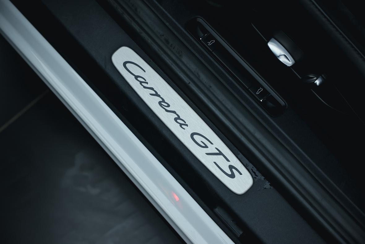 Porsche 911 2019 thumb 4