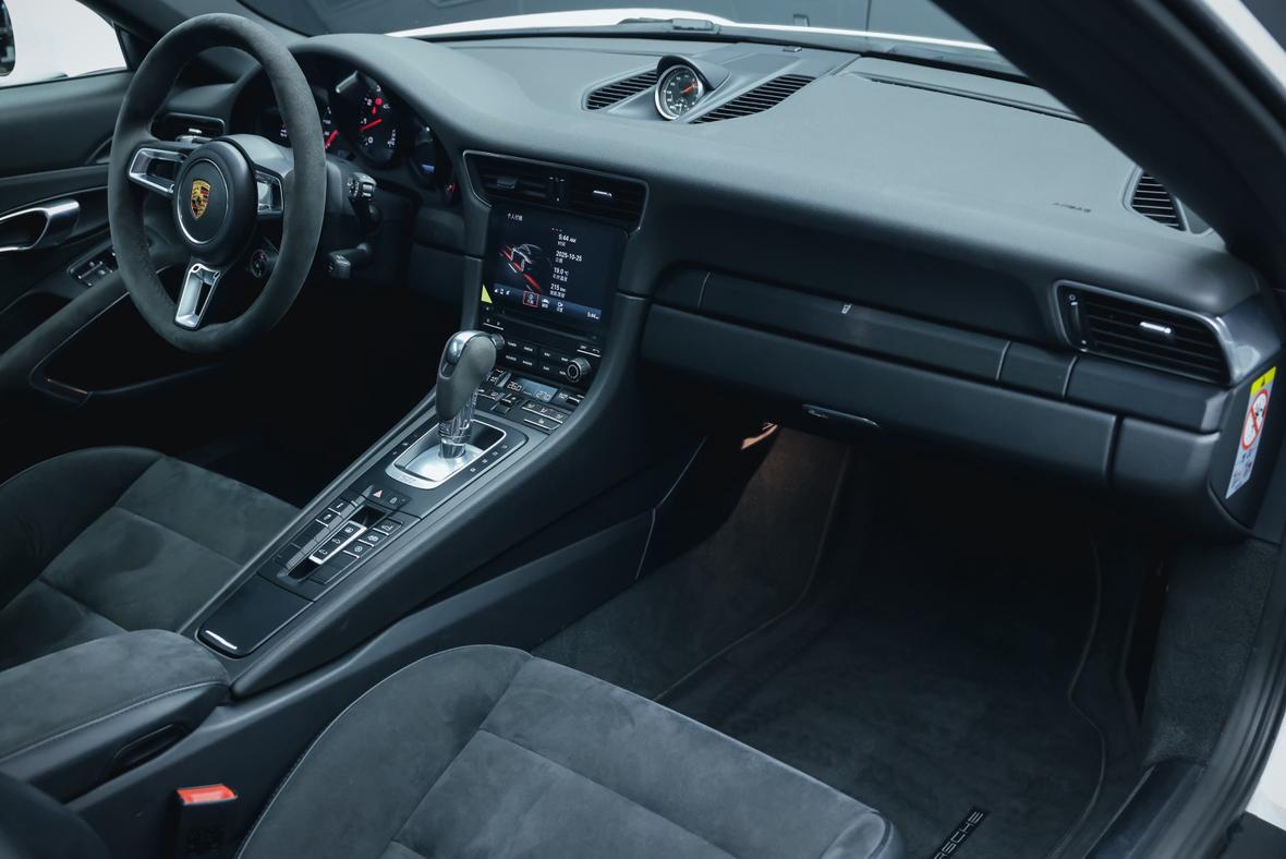 Porsche 911 2019 thumb 6