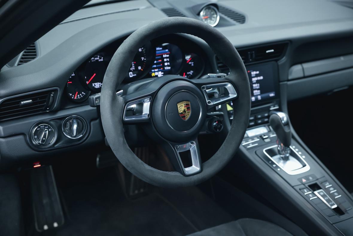 Porsche 911 2019 thumb 8