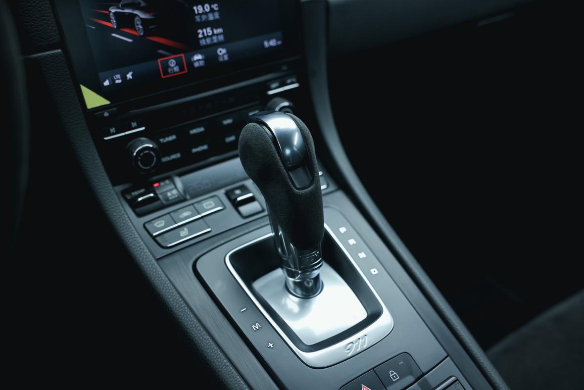 Porsche 911 2019 thumb 9