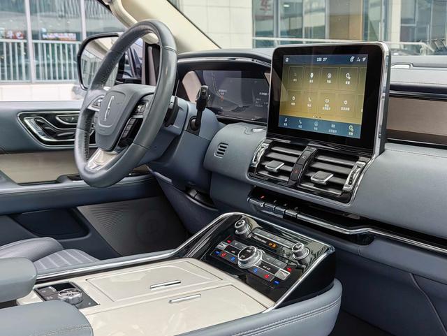 Lincoln Nautilus 2020 thumb 10