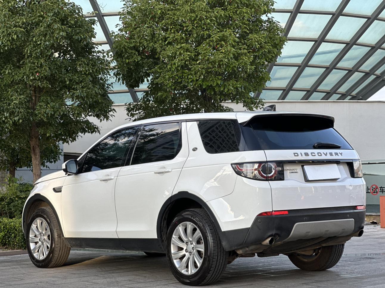 Land Rover Discovery Sport 2017 thumb 2