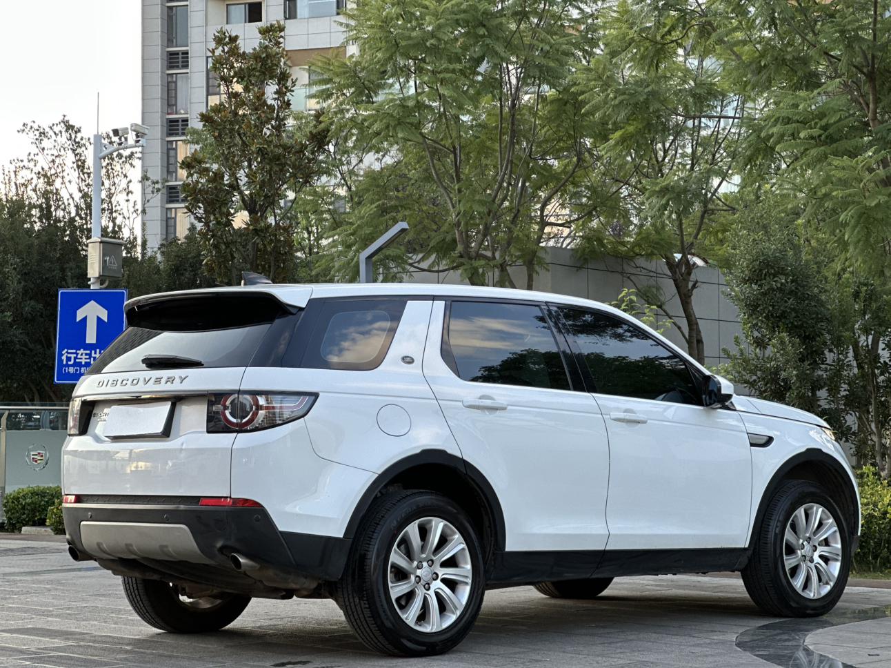 Land Rover Discovery Sport 2017 thumb 4