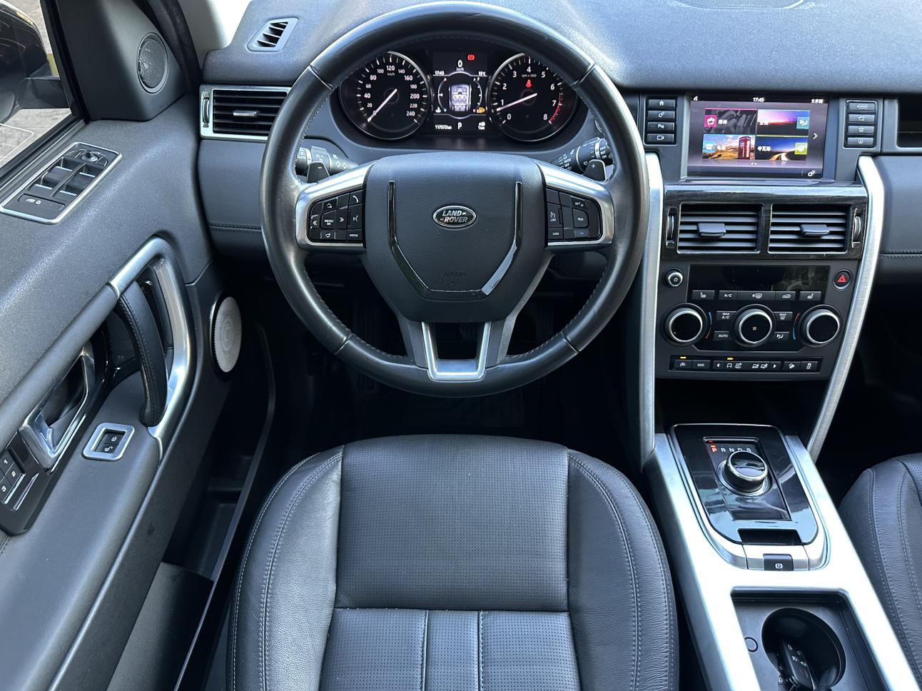 Land Rover Discovery Sport 2017 thumb 8
